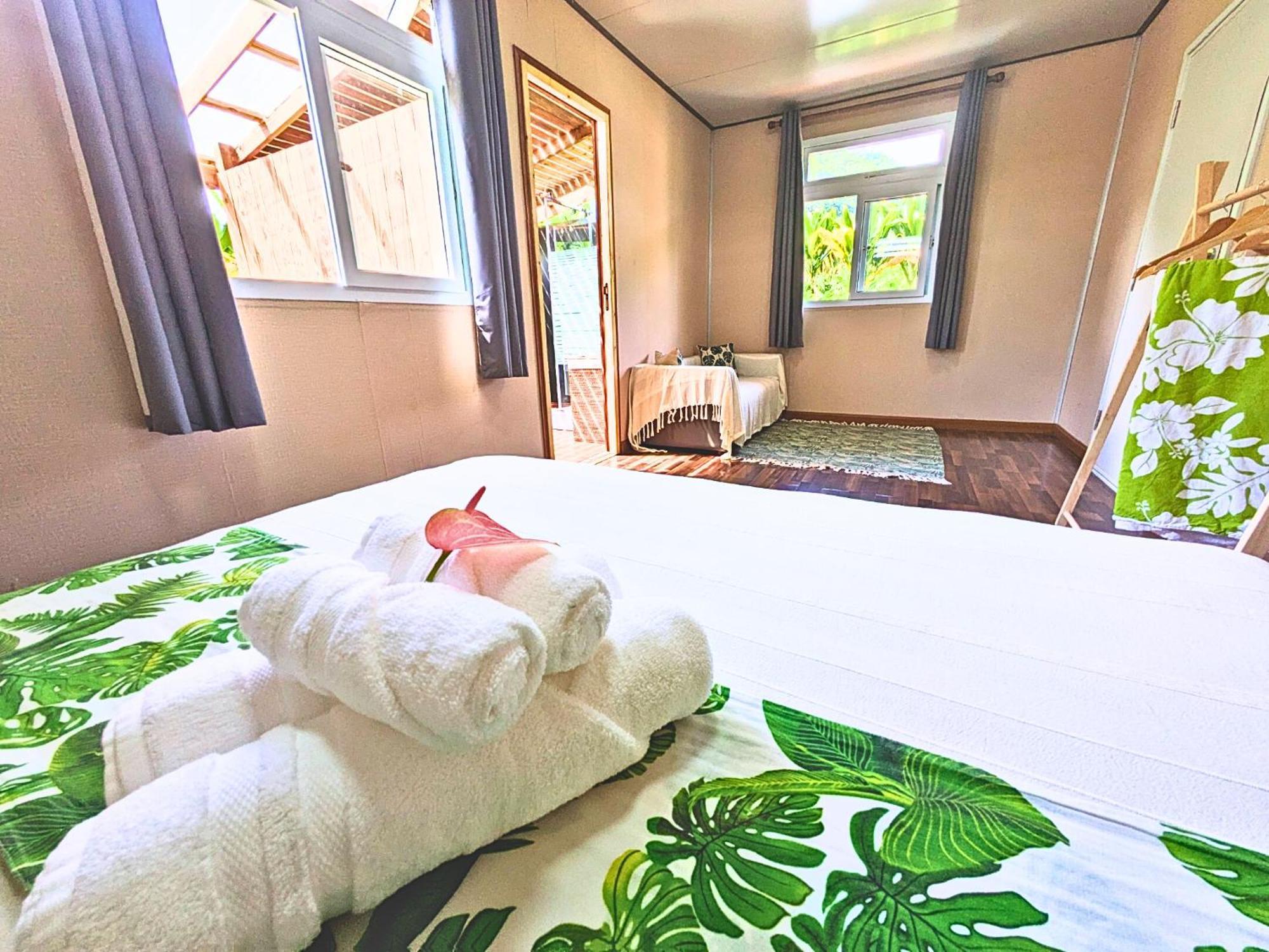 Natura Om Teahupoo Surf Lodge Toanoano Exterior foto