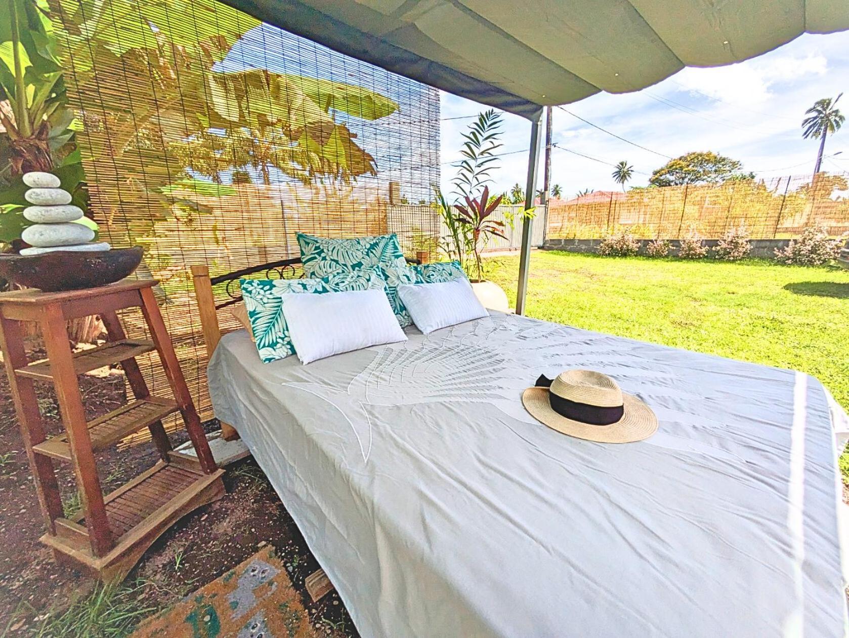Natura Om Teahupoo Surf Lodge Toanoano Exterior foto
