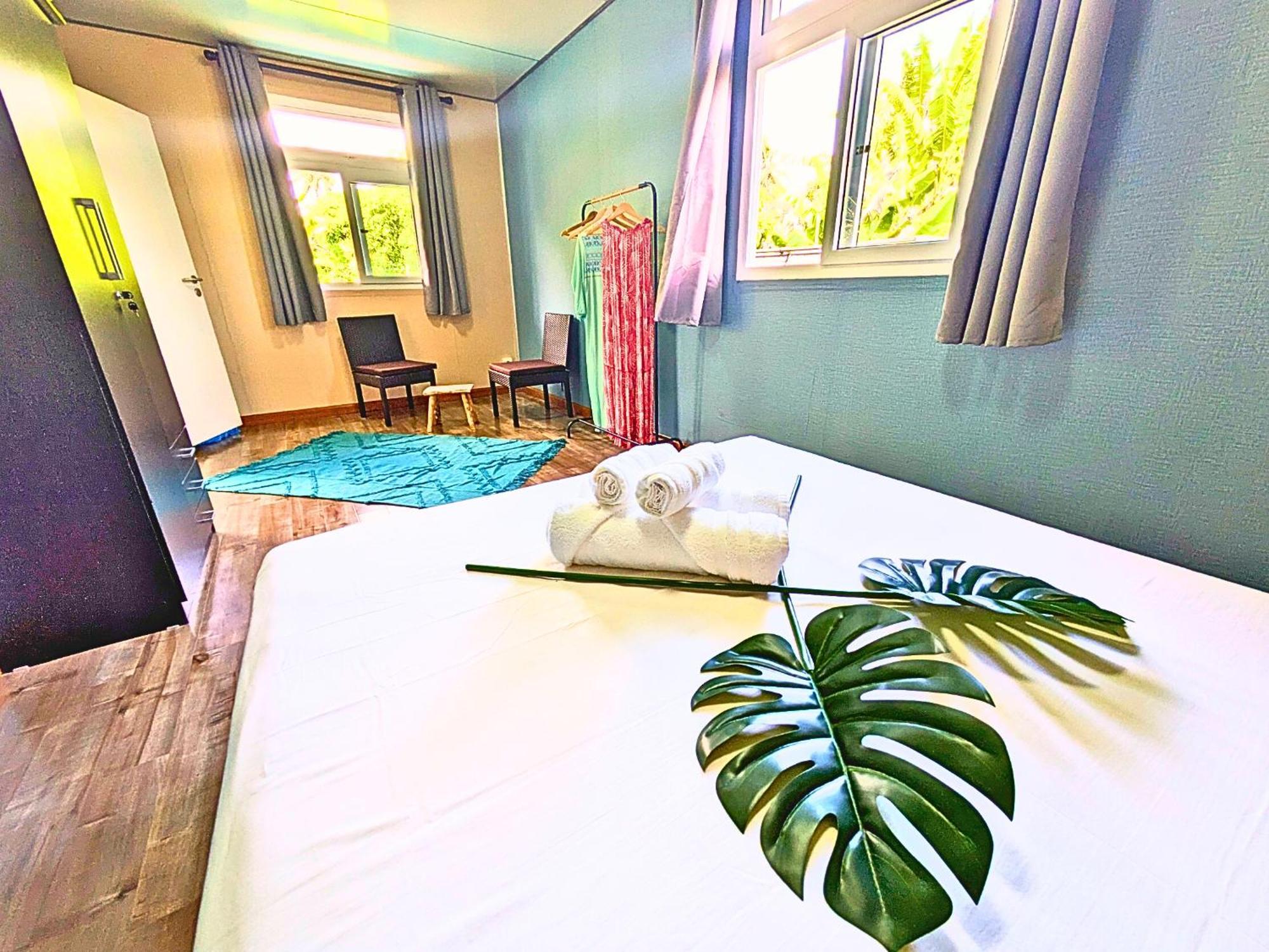 Natura Om Teahupoo Surf Lodge Toanoano Exterior foto
