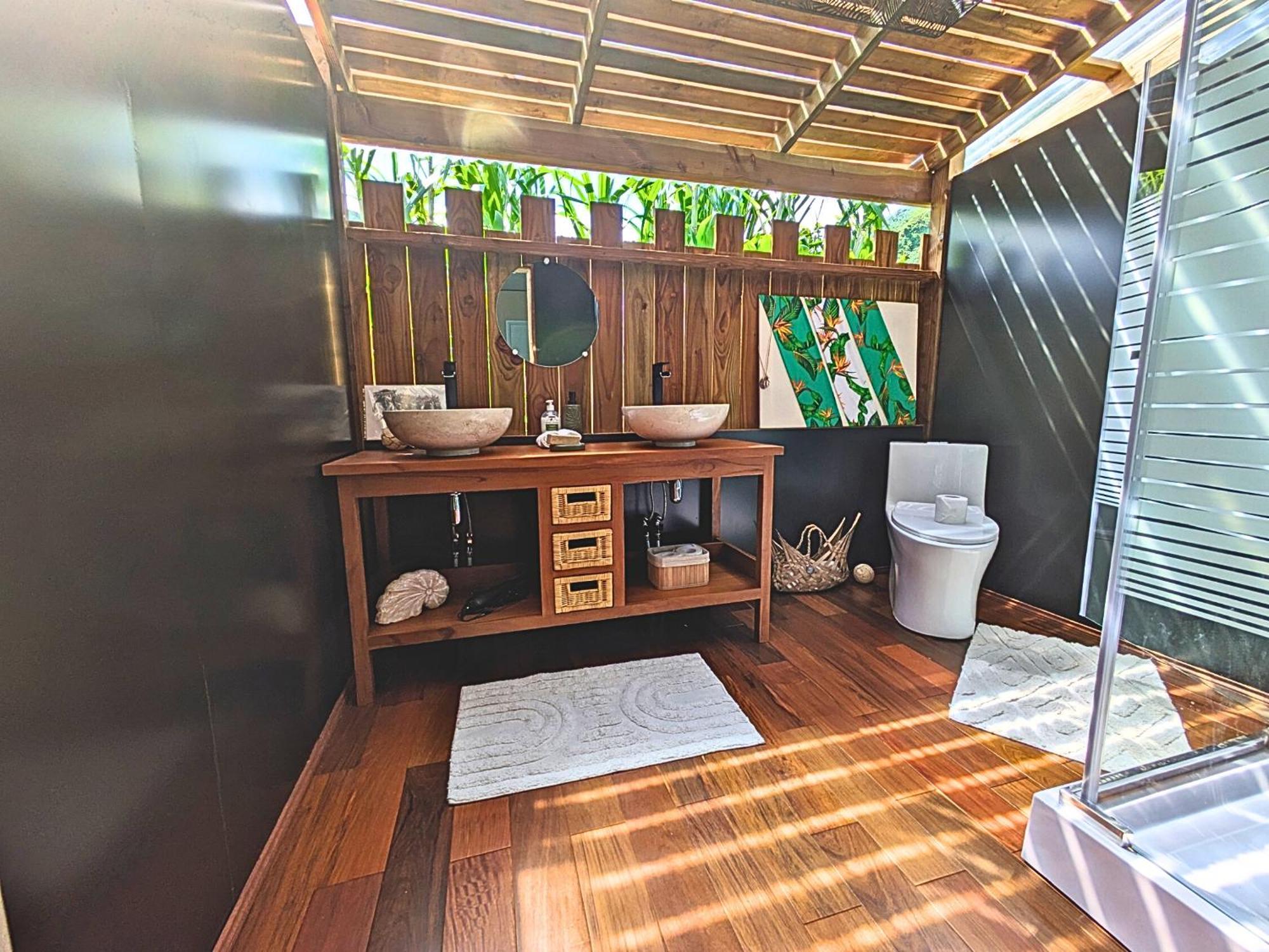Natura Om Teahupoo Surf Lodge Toanoano Exterior foto