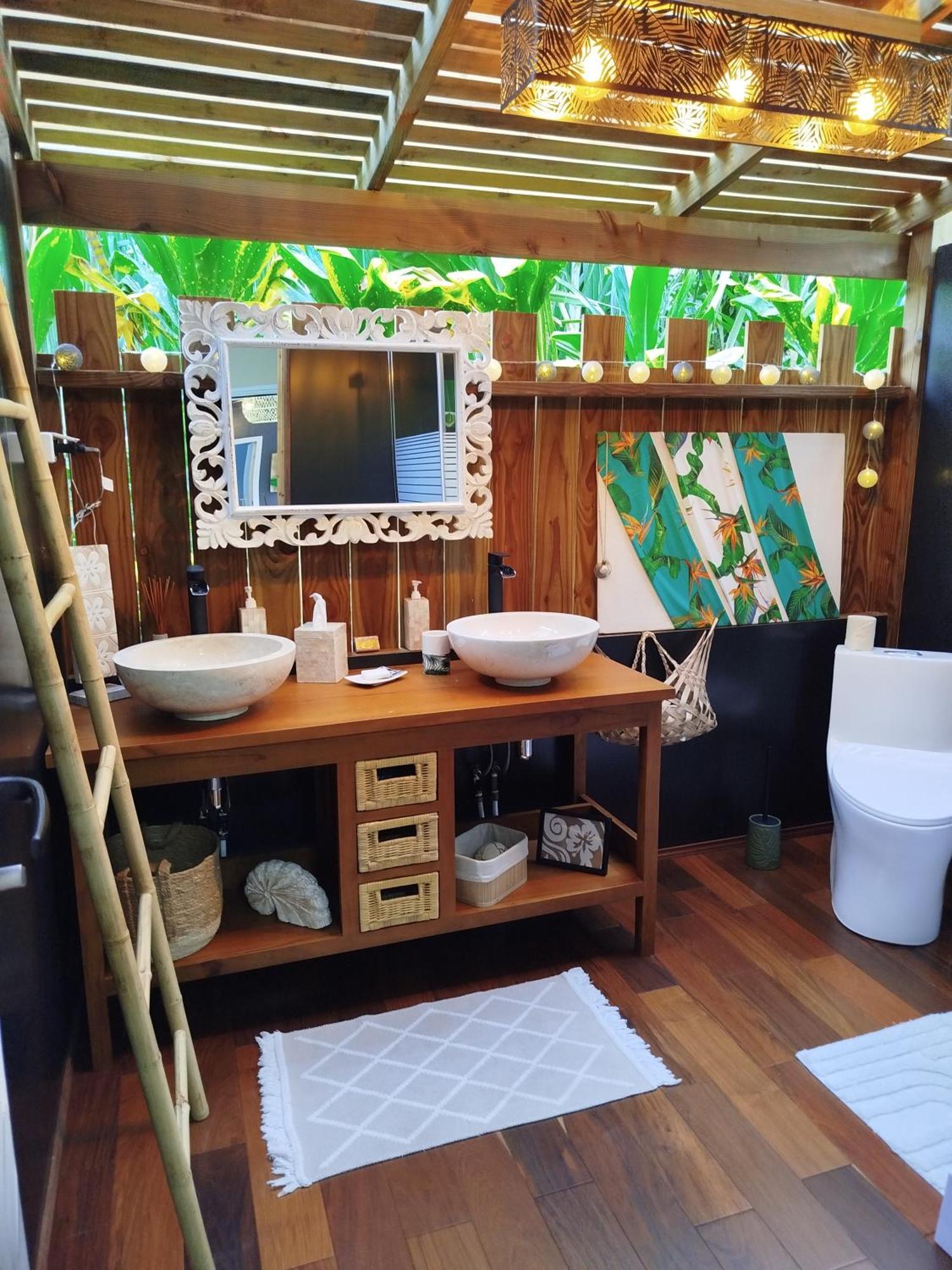 Natura Om Teahupoo Surf Lodge Toanoano Exterior foto